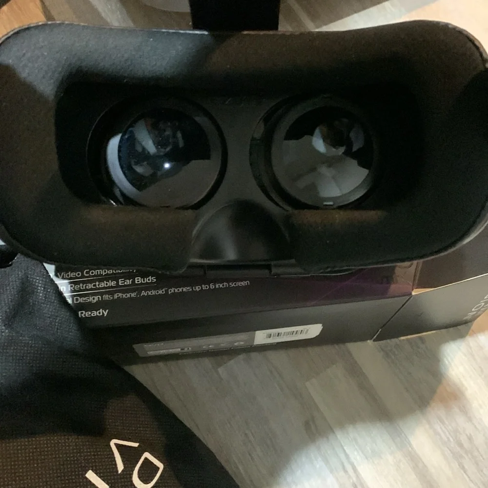 New in box Dream Vision virtual reality